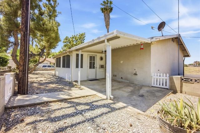 26124 New Chicago, Hemet, CA 92544