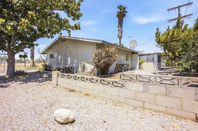 26124 New Chicago, Hemet, CA 92544