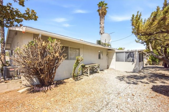 26124 New Chicago, Hemet, CA 92544