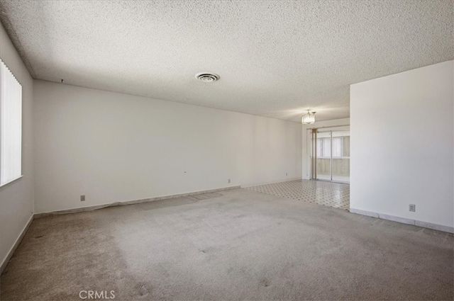 26124 New Chicago, Hemet, CA 92544