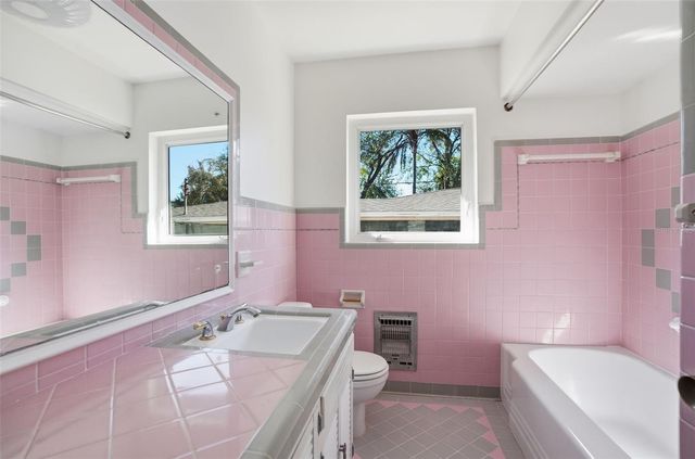 2812 N MUNRO STREET, Tampa, FL 33602