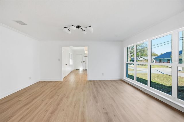 2812 N MUNRO STREET, Tampa, FL 33602