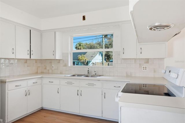 2812 N MUNRO STREET, Tampa, FL 33602