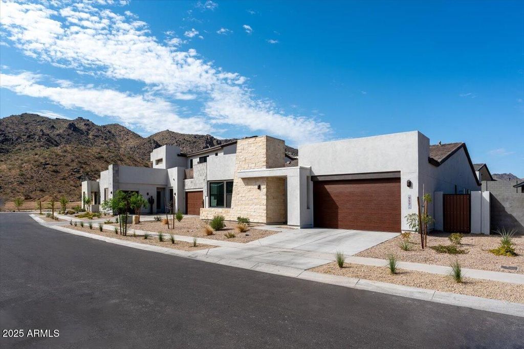 917 E BUIST Avenue, Phoenix, AZ 85042 — photo 2