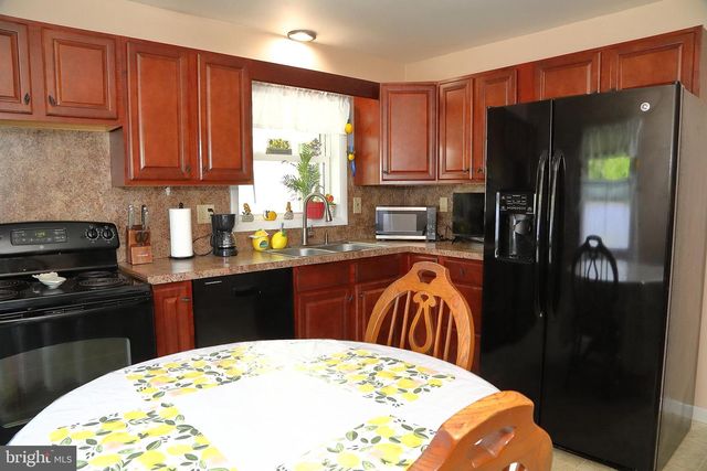 68 PILGRIM DR, Lancaster, PA 17603