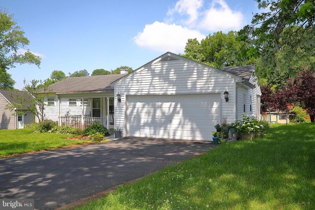 68 PILGRIM DR, Lancaster, PA 17603