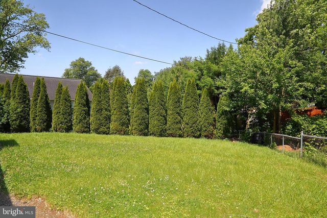 68 PILGRIM DR, Lancaster, PA 17603