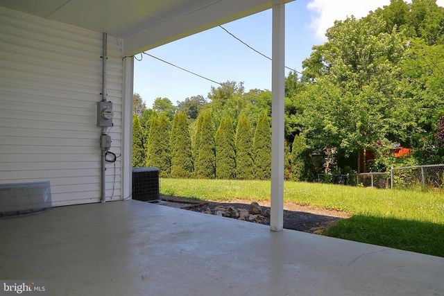 68 PILGRIM DR, Lancaster, PA 17603
