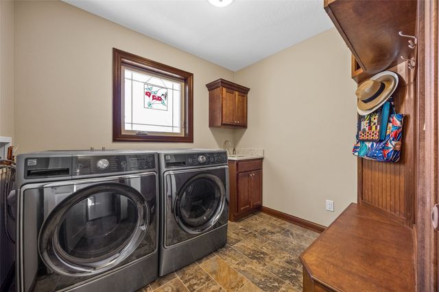 260 Battle Creek Drive, Marion, IA 52302