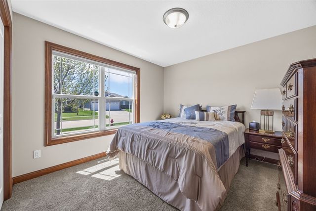 260 Battle Creek Drive, Marion, IA 52302