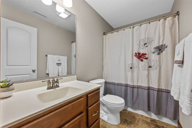 260 Battle Creek Drive, Marion, IA 52302