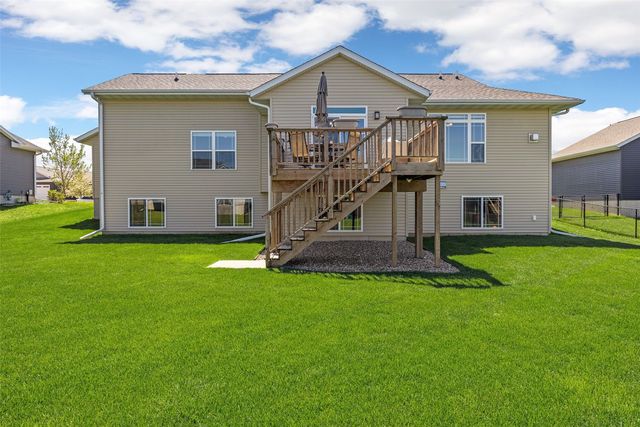 260 Battle Creek Drive, Marion, IA 52302