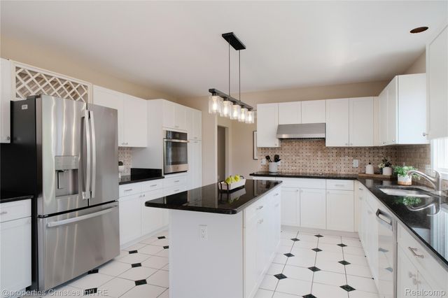22452 Fuller Drive, Novi, MI 48374