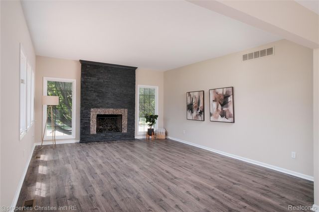 22452 Fuller Drive, Novi, MI 48374