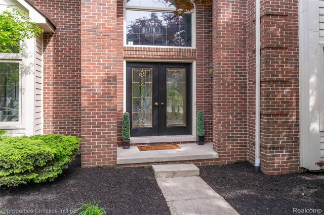 22452 Fuller Drive, Novi, MI 48374
