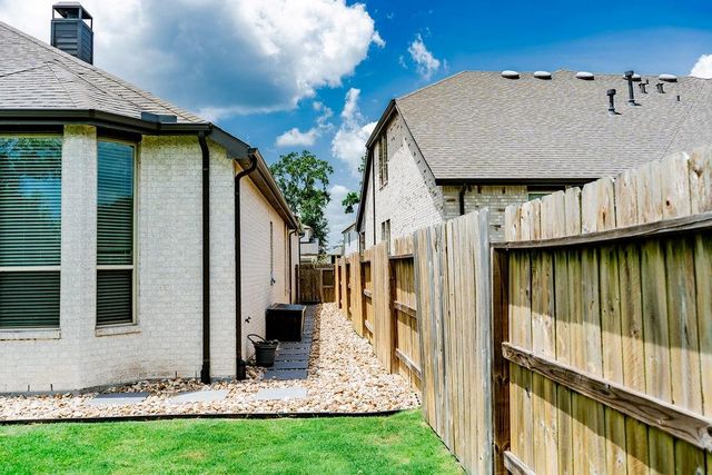 17469 Chestnut Cove Drive, Conroe, TX 77302