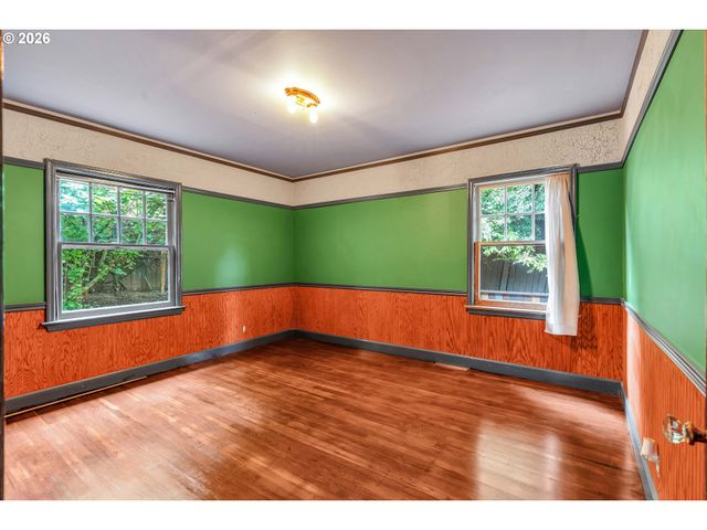 6134 E BURNSIDE St, Portland, OR 97215