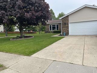 3301 W Bretons Drive, Mchenry, IL 60050
