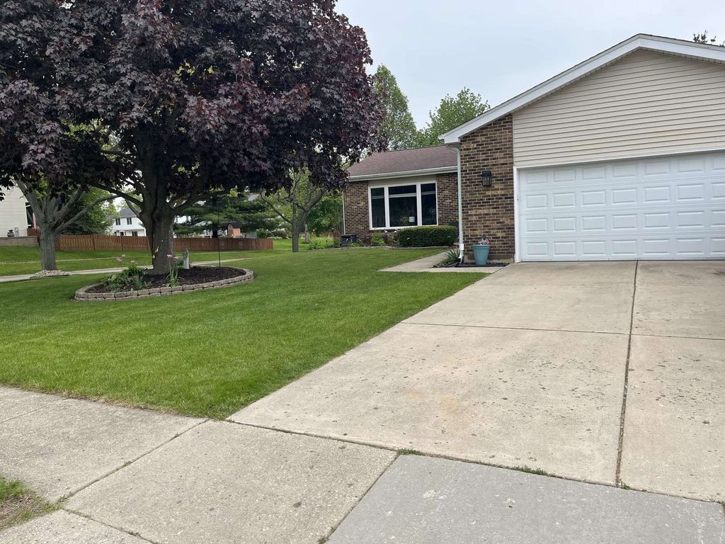 3301 W Bretons Drive, Mchenry, IL 60050