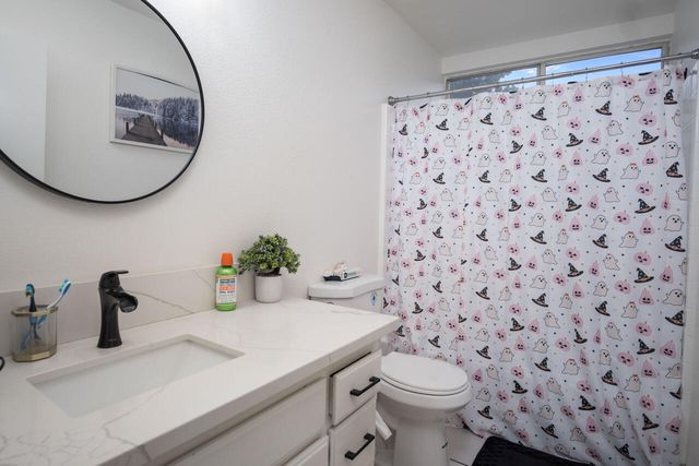 1967 N Ventura Avenue, Farmersville, CA 93223