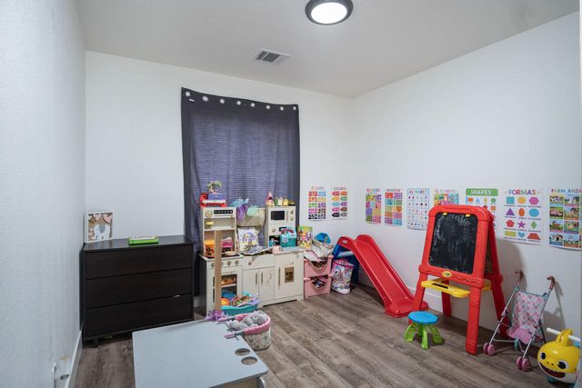 1967 N Ventura Avenue, Farmersville, CA 93223