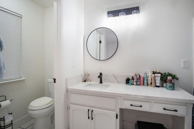 1967 N Ventura Avenue, Farmersville, CA 93223