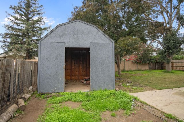 1967 N Ventura Avenue, Farmersville, CA 93223