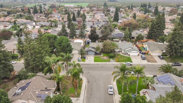 1967 N Ventura Avenue, Farmersville, CA 93223