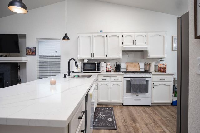 1967 N Ventura Avenue, Farmersville, CA 93223