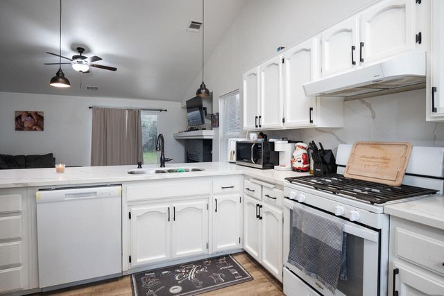 1967 N Ventura Avenue, Farmersville, CA 93223