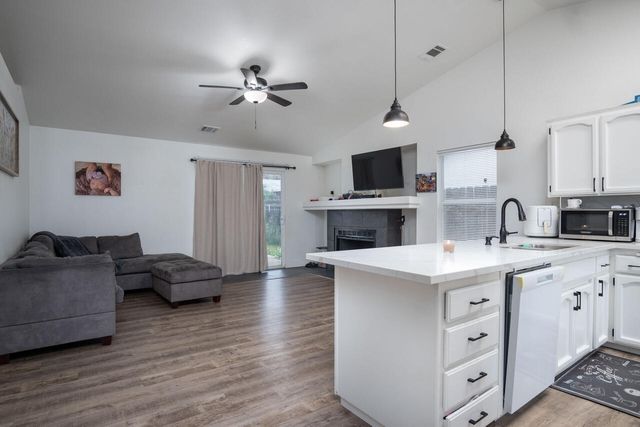 1967 N Ventura Avenue, Farmersville, CA 93223