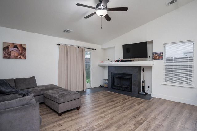 1967 N Ventura Avenue, Farmersville, CA 93223