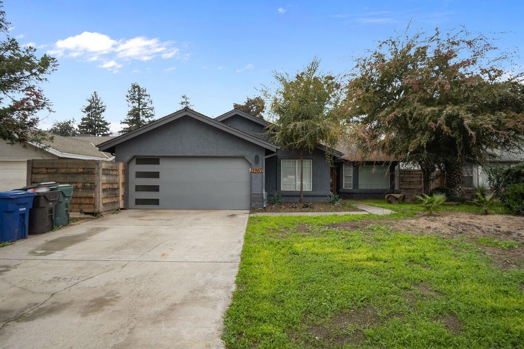 1967 N Ventura Avenue, Farmersville, CA 93223