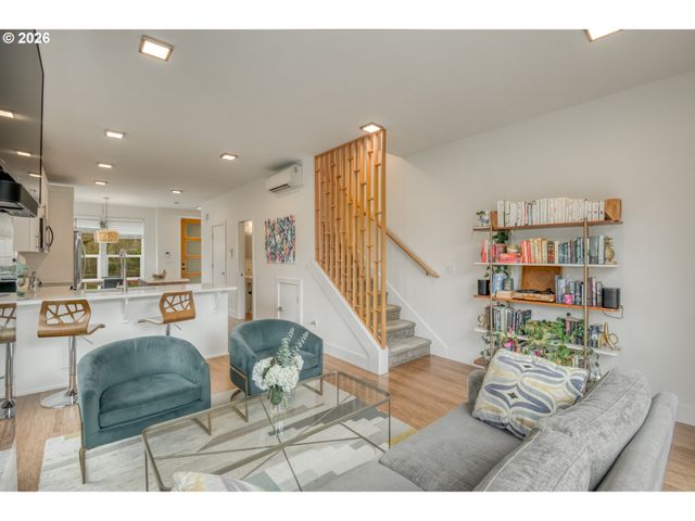 1390 N SIMPSON St, Portland, OR 97217