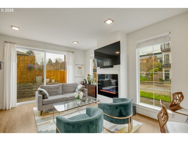 1390 N SIMPSON St, Portland, OR 97217