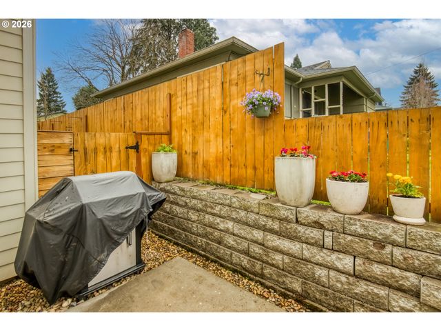 1390 N SIMPSON St, Portland, OR 97217