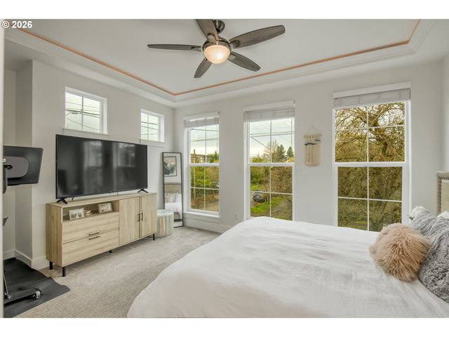 1390 N SIMPSON St, Portland, OR 97217