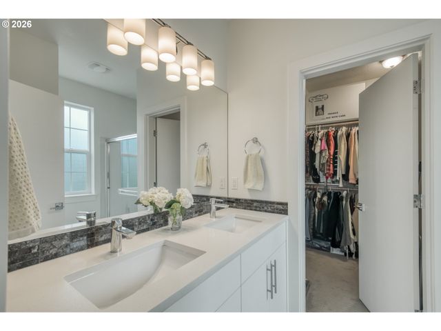 1390 N SIMPSON St, Portland, OR 97217