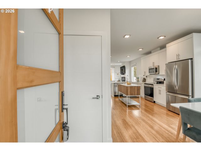 1390 N SIMPSON St, Portland, OR 97217