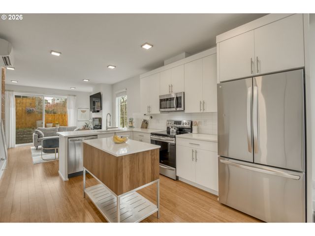 1390 N SIMPSON St, Portland, OR 97217