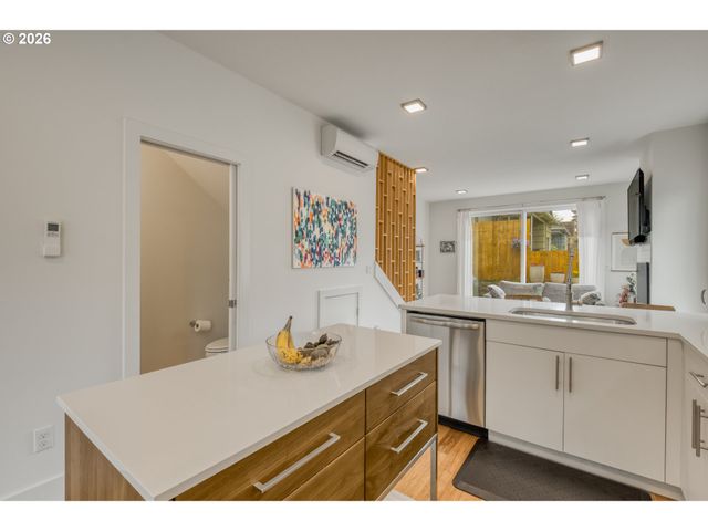 1390 N SIMPSON St, Portland, OR 97217