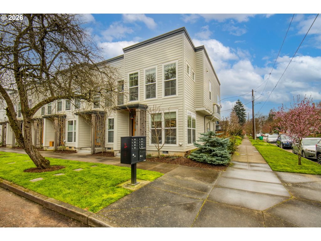 1390 N SIMPSON St, Portland, OR 97217