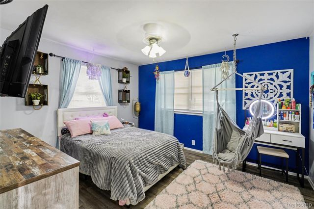 633 N Adelaide Street, Fenton, MI 48430