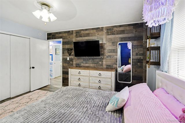 633 N Adelaide Street, Fenton, MI 48430