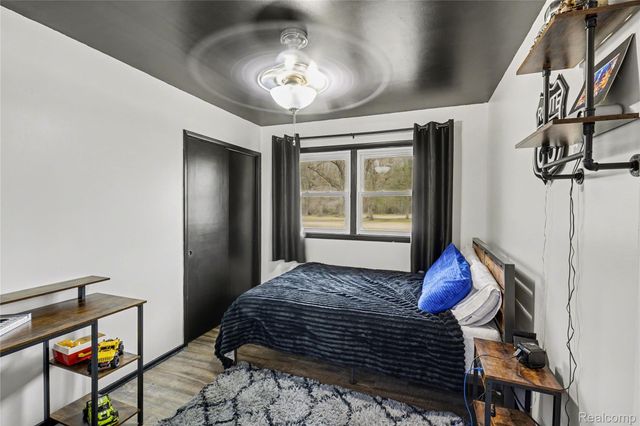 633 N Adelaide Street, Fenton, MI 48430