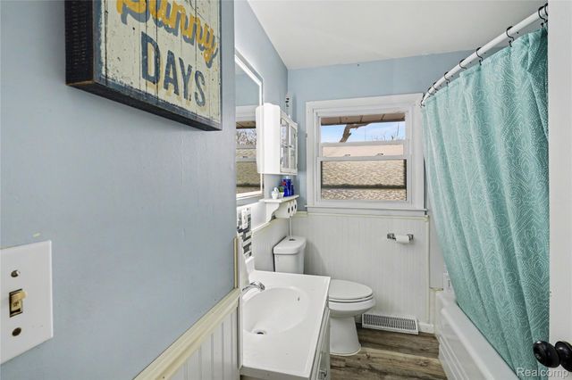 633 N Adelaide Street, Fenton, MI 48430