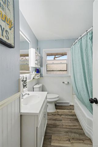 633 N Adelaide Street, Fenton, MI 48430