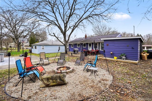 633 N Adelaide Street, Fenton, MI 48430