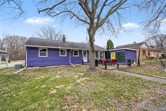 633 N Adelaide Street, Fenton, MI 48430