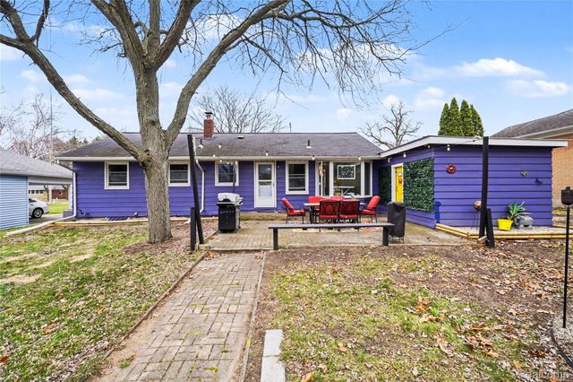 633 N Adelaide Street, Fenton, MI 48430